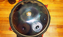 Caisa Drum: Collibri model – a 9 note handpan in the scale of D Minor (pentatonic).